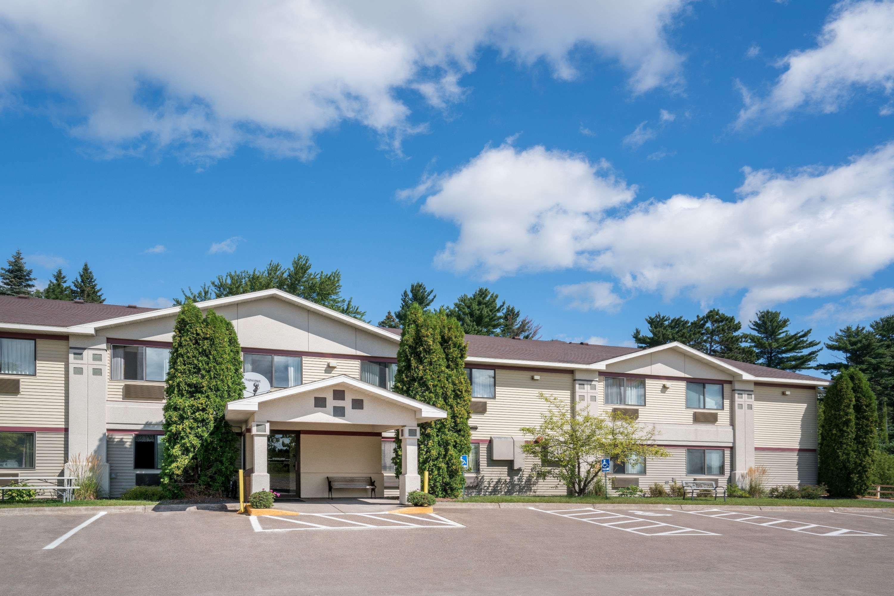 Super 8 By Wyndham Cloquet Exterior foto