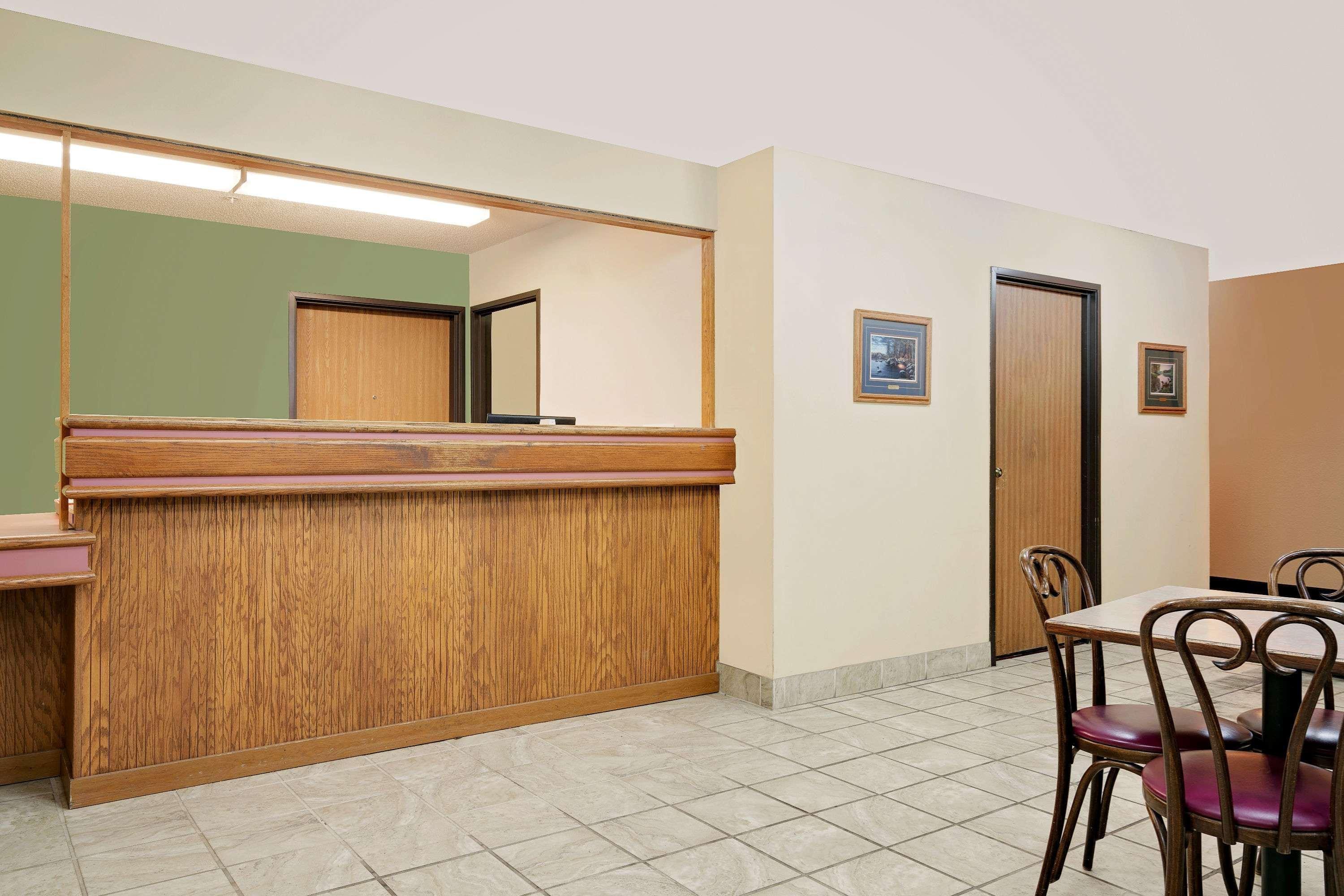 Super 8 By Wyndham Cloquet Exterior foto